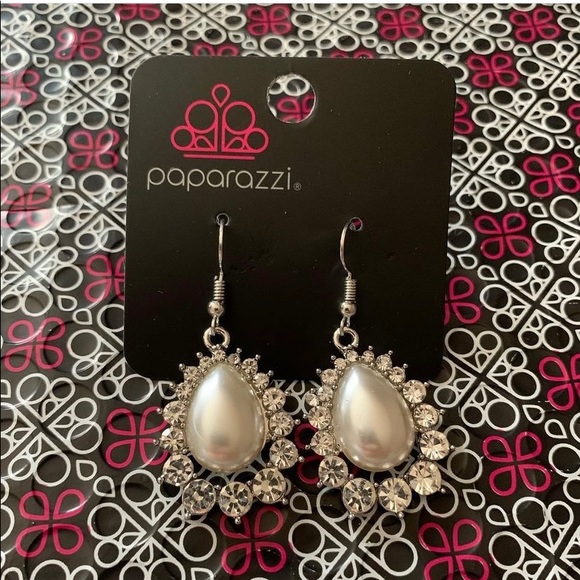 Earrings - Picture 1 of 1